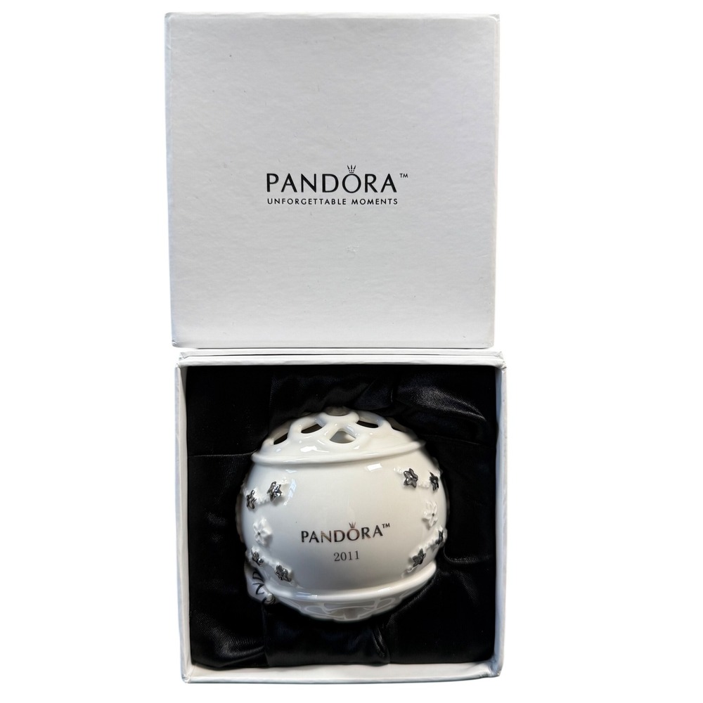 Pandora 2011 Ceramic Ornament White Star‎ Lattice Holiday Collectible Ornate